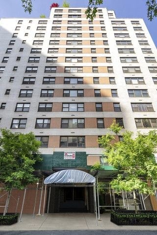 301 East 69th Street, Unit 10M