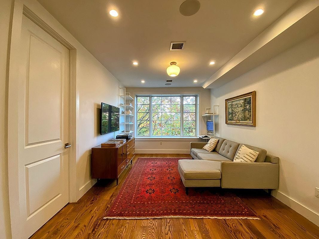 366 Gates Avenue, Unit 4A