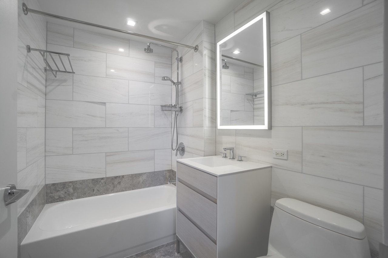 1 Columbus Place, Unit N23G — photo 4