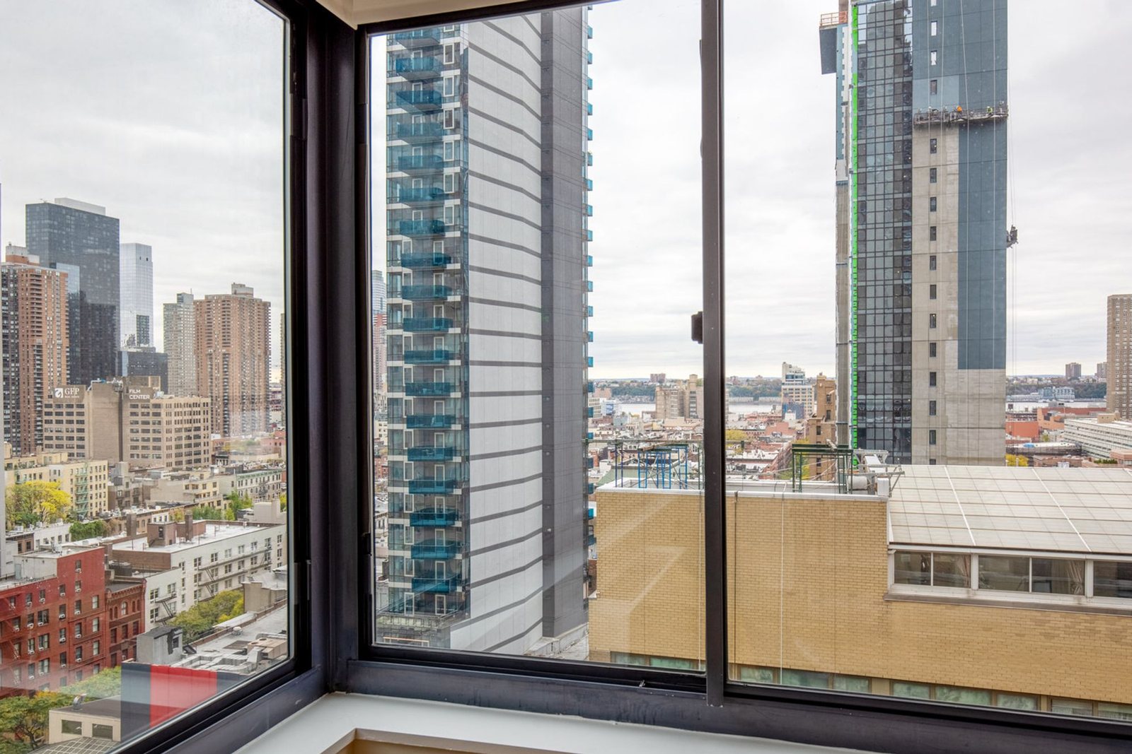235 West 48th Street, Unit 18L — photo 4