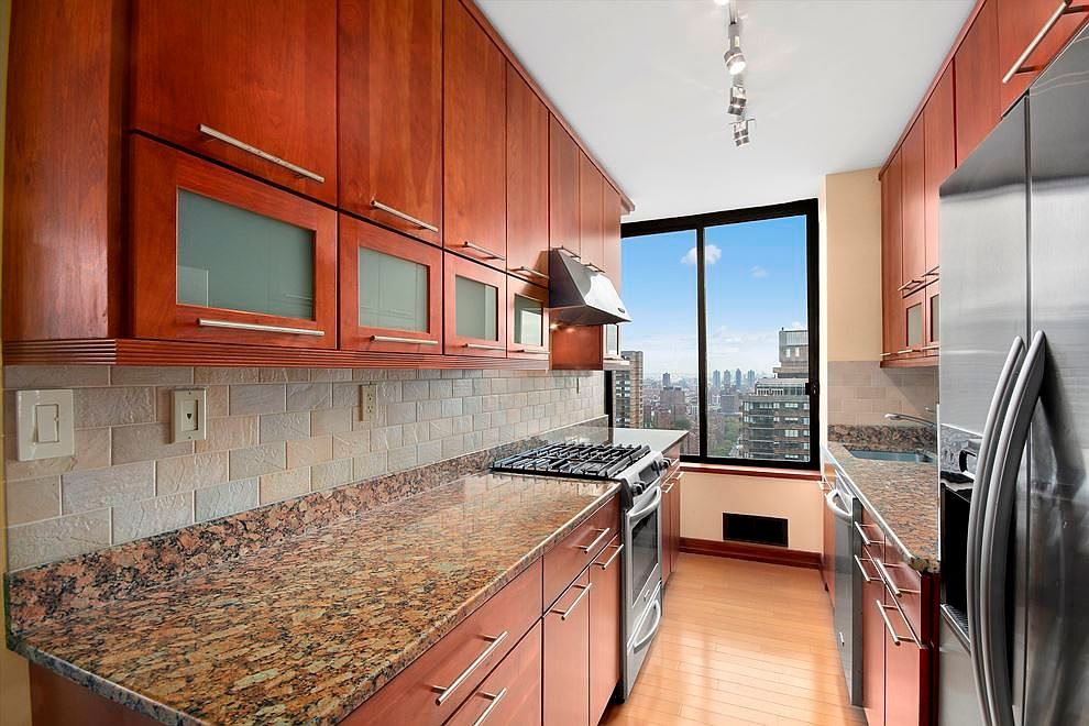300 East 93rd Street, Unit 34B — photo 2