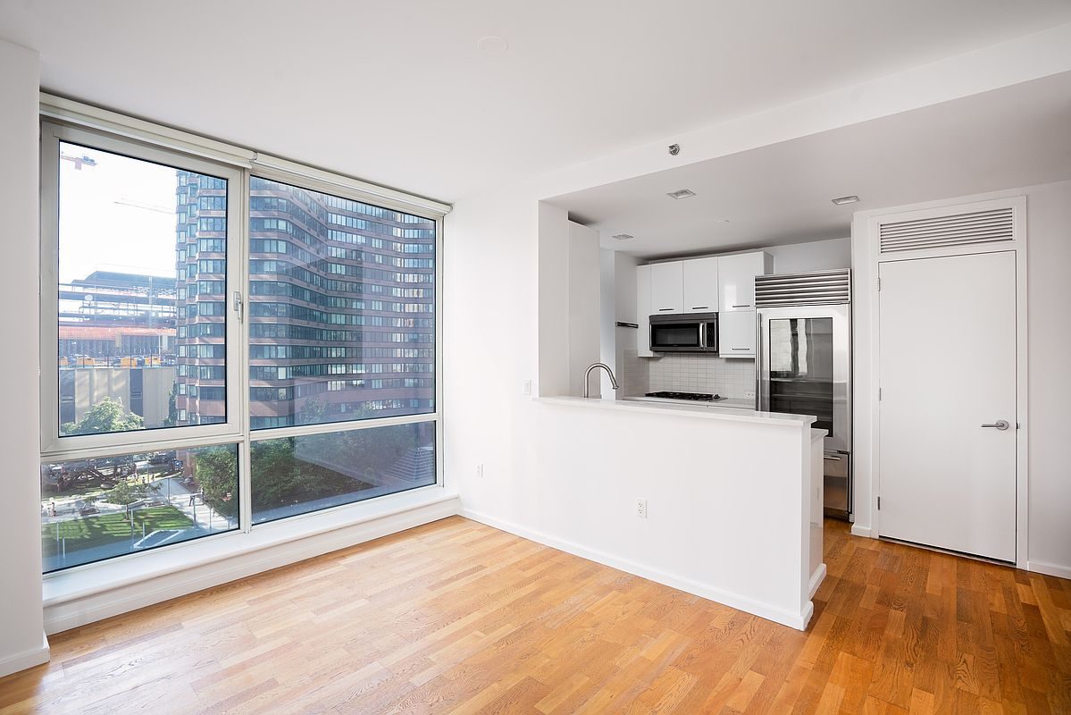 635 West 42nd Street, Unit 4G — photo 1