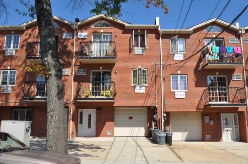733 East 229th Street — photo 1