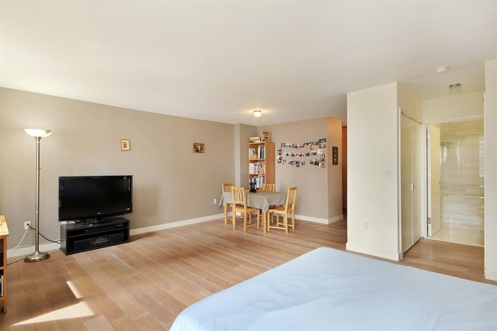 225 Rector Place, Unit 5G — photo 4