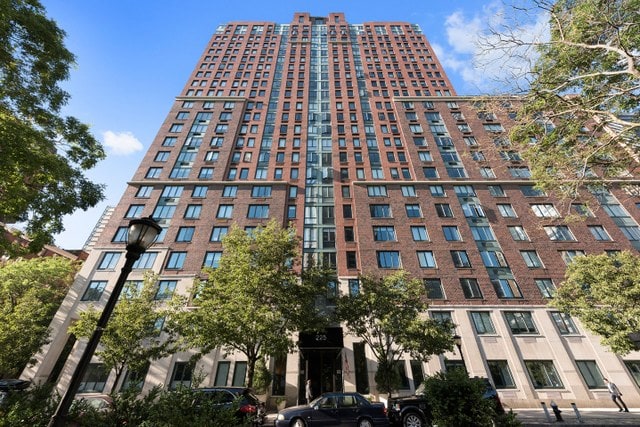 225 Rector Place, Unit 5G — photo 2