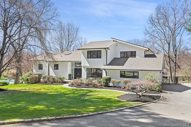 95 Round Hill Road — photo 2